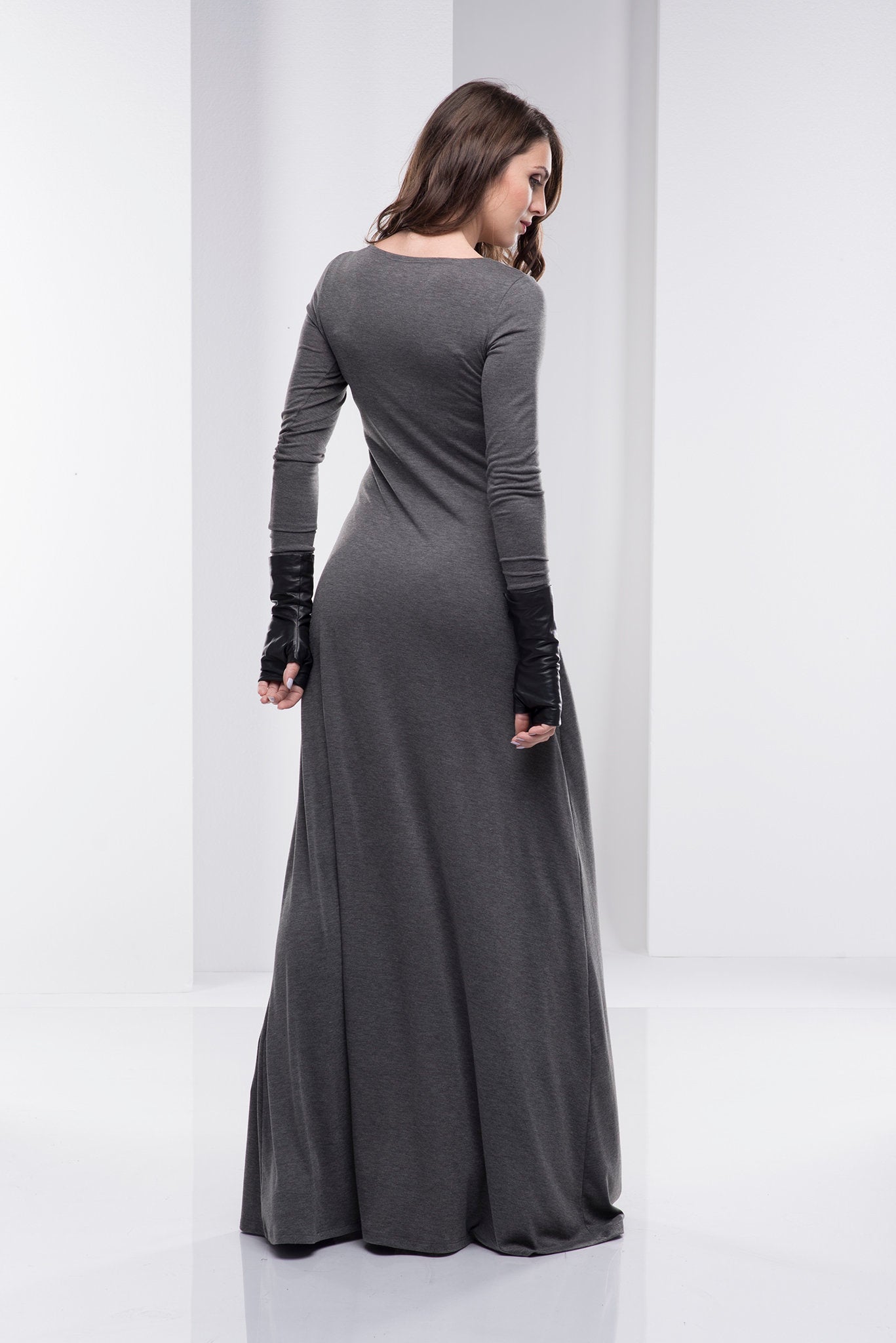 Minimalist Full Sleeve Maxi Dress - Elegant & Feminine Minimalist Full Sleeve Maxi Dress - Elegant & Feminine