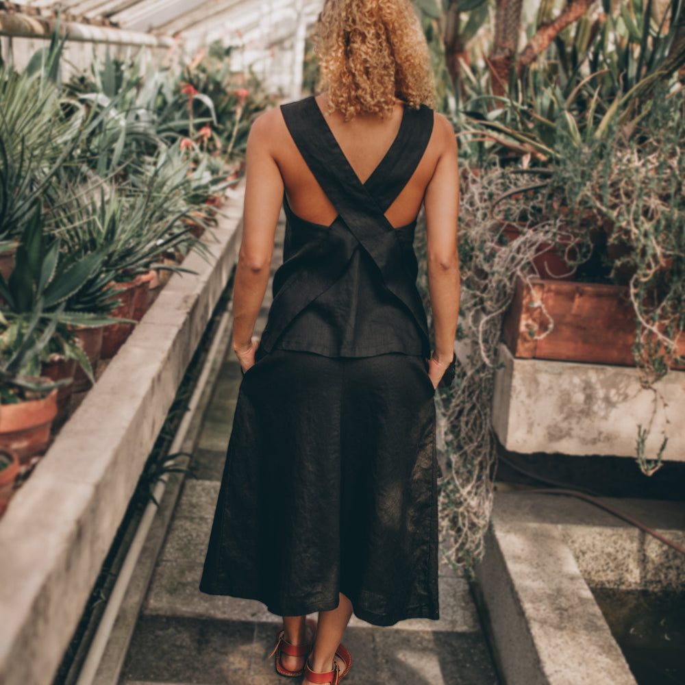 Cross-back linen top, Visibleartshop