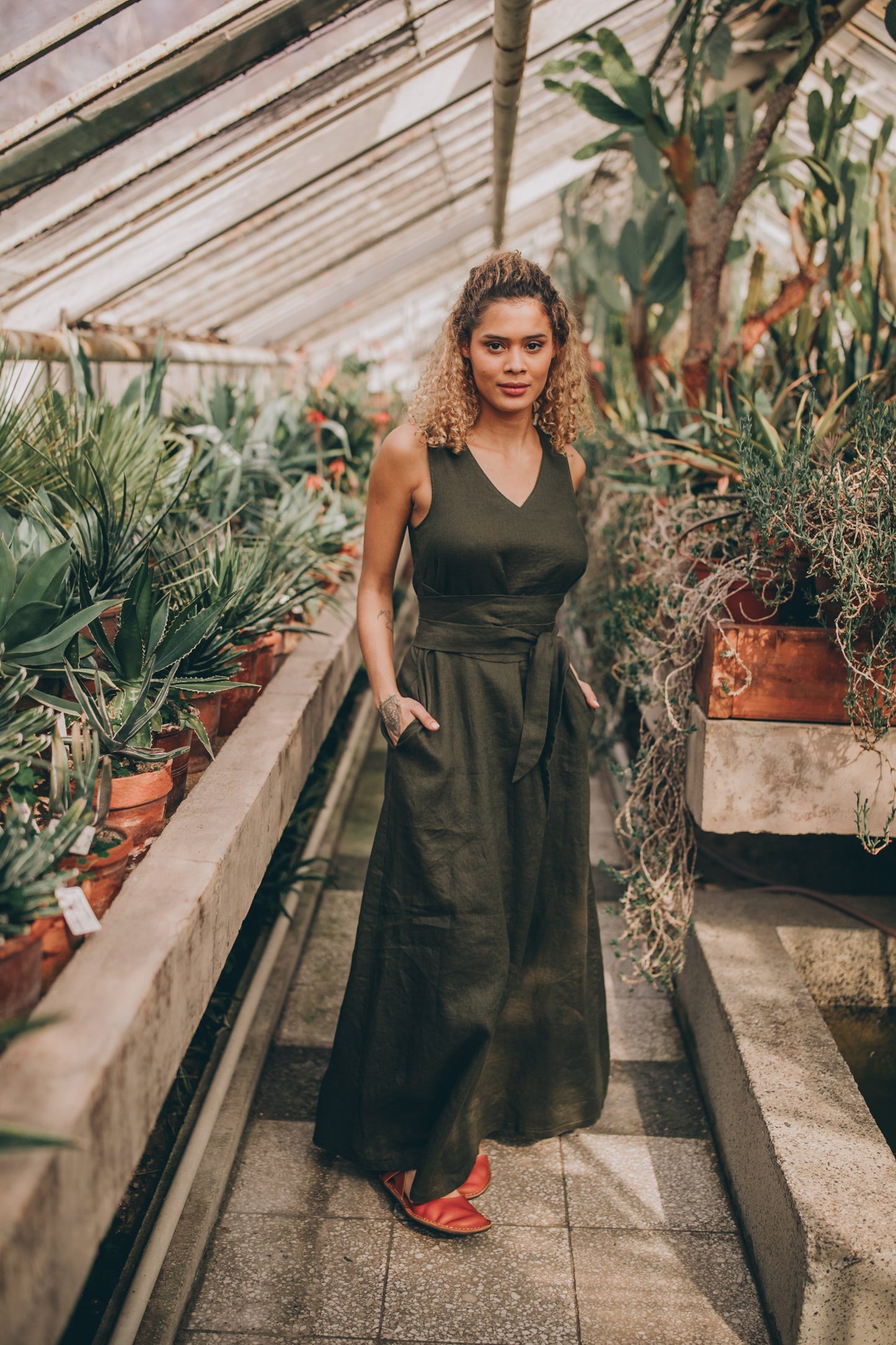 V-Neckline Linen Sleeveless Dress V-Neckline Linen Sleeveless Dress