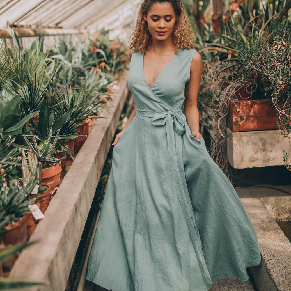 VisibleArt Sleeveless Linen Maxi Dress with Pockets VisibleArt Sleeveless Linen Maxi Dress with Pockets