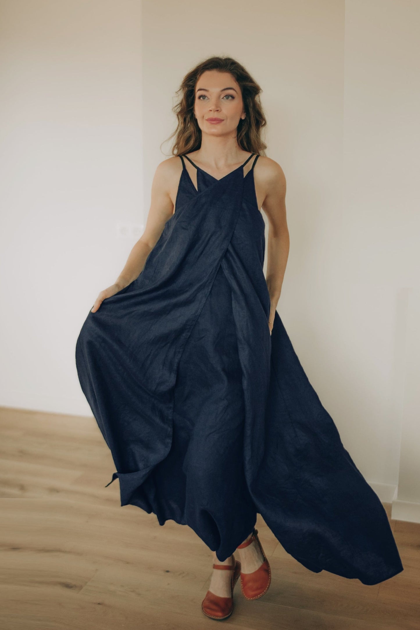 Elegant 2-in-1 linen maxi dress with slip and adjustable straps in natural lightweight fabric