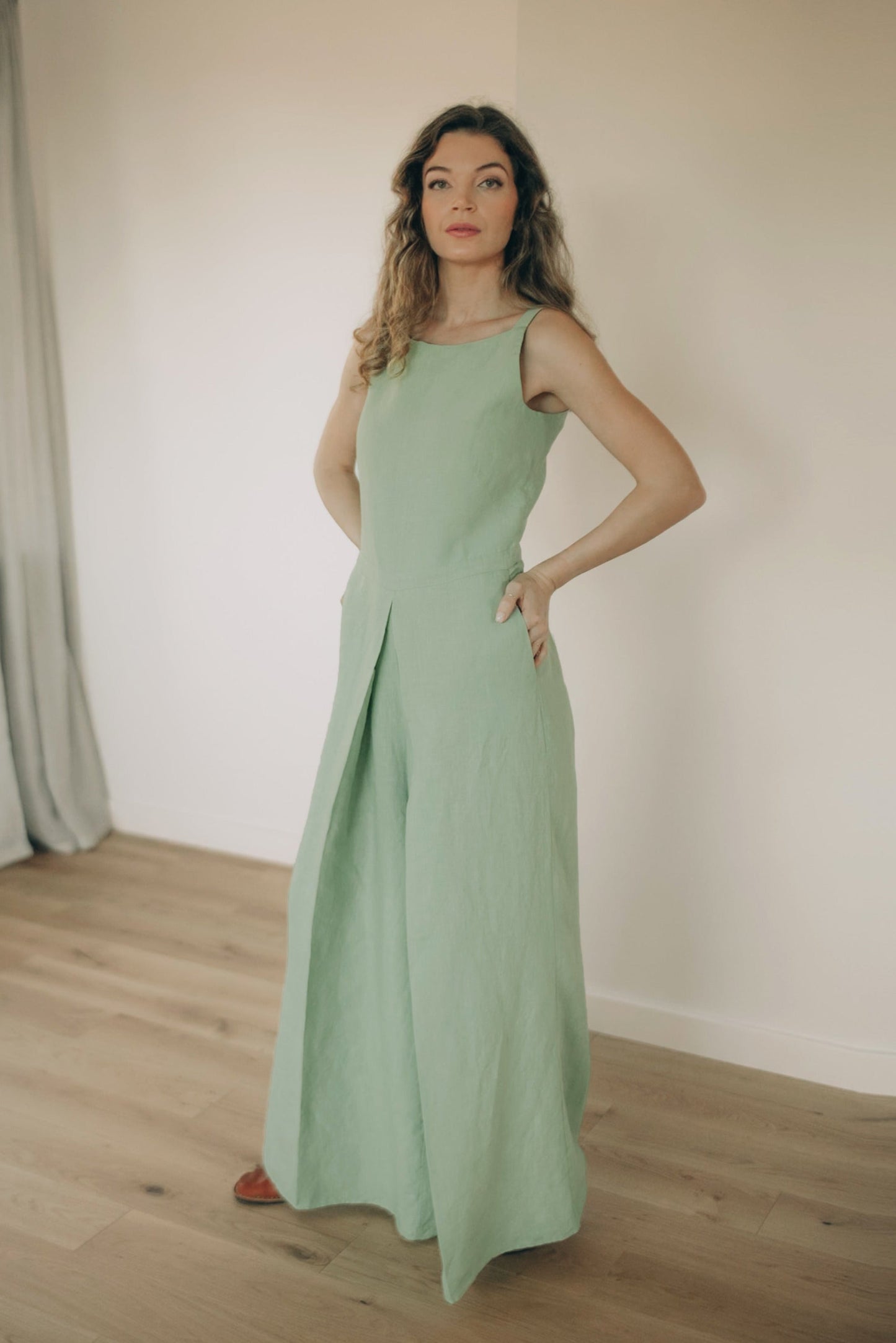 Elegant wide leg linen jumpsuit with pleated front and shoulder straps for women