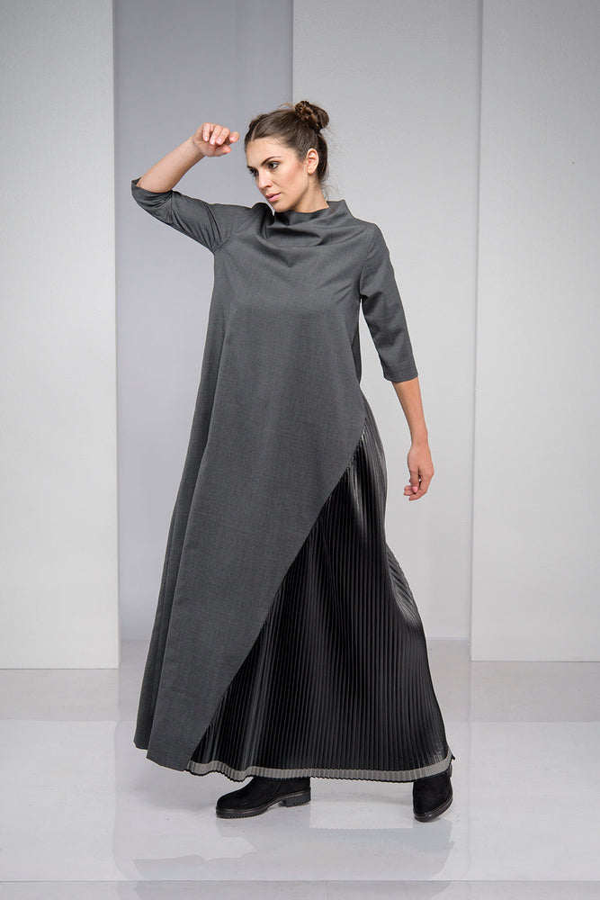 Elegant Maxi Dress with Pleat Detail - VisibleArtShop